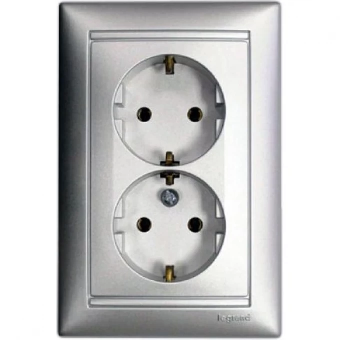 Розеточный блок LEGRAND Valena немецкий стандарт 2х2К+3 укомплектованный 16 А 230/250 В алюминий 770100 Розеточный блок LEGRAND Valena немецкий стандарт 2х2К+3 укомплектованный 16 А 230/250 В алюминий 770100